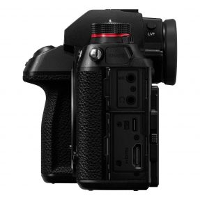Panasonic Lumix DC-S1R + 24-105mm F/4.0 L-mount-5400