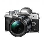 OLYMPUS OMD E-M10 MARK IV ZILVER + 14-150MM F4.0-5.6 Zwart